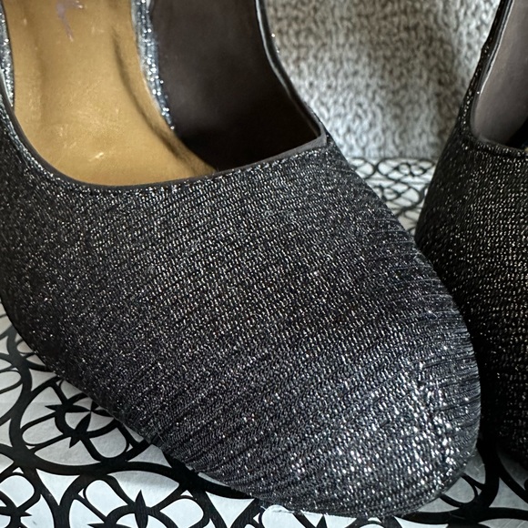 N by Nicole Miller heels, Silver Glitter, Size 6 - Picture 4 of 6